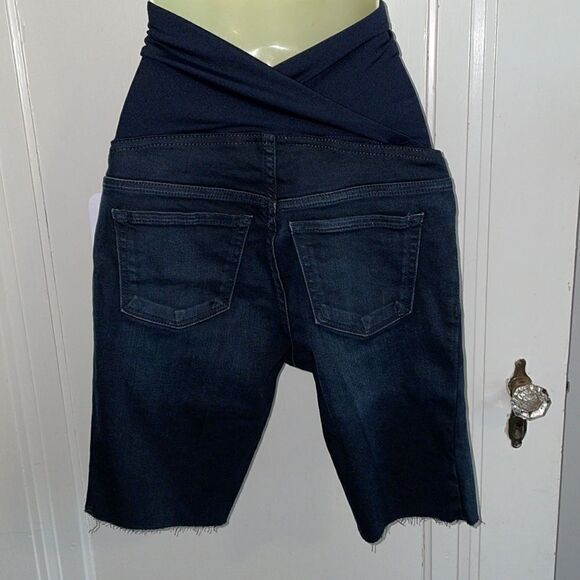NWT Isabel Maternity dark denim Bermuda shorts with unfinished hems - Picture 4 of 7